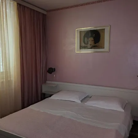 Beach Residence Caruzzi Porec Guest house *